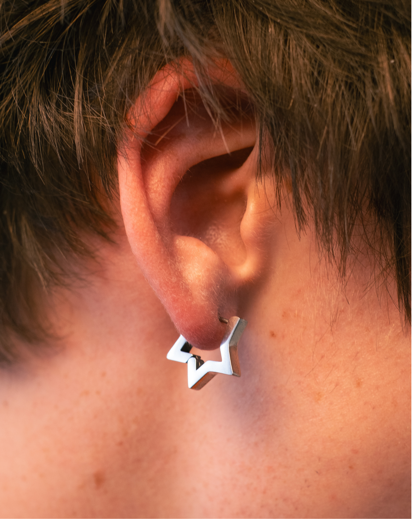 'felix' star huggie earrings