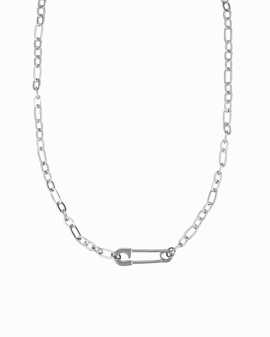 'arlo' necklace